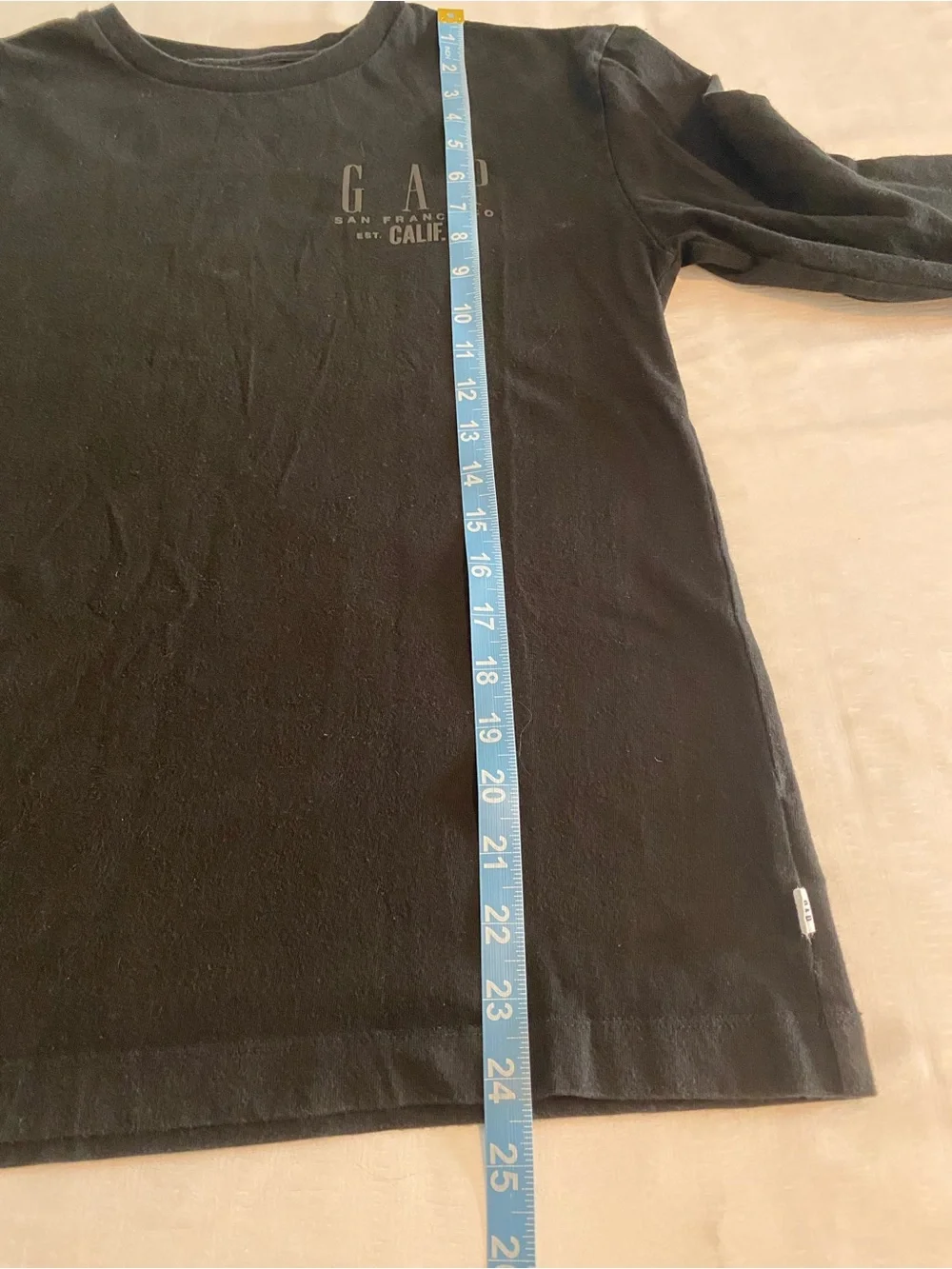 GAP KIDS  Long Sleeve Tee in Black with Grey Logor